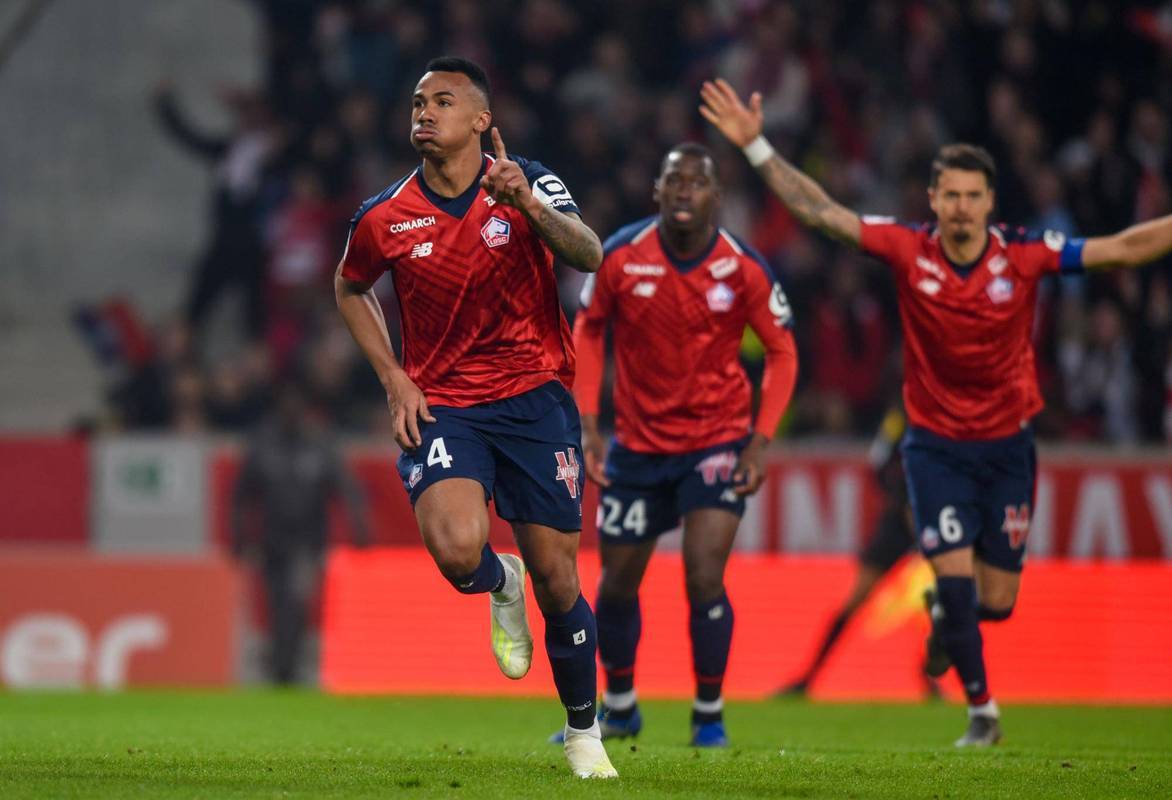 米乐官网入口包含今晨法甲焦点战，拜仁慕尼黑临场应变，气氛紧张，细节决定成败的词条